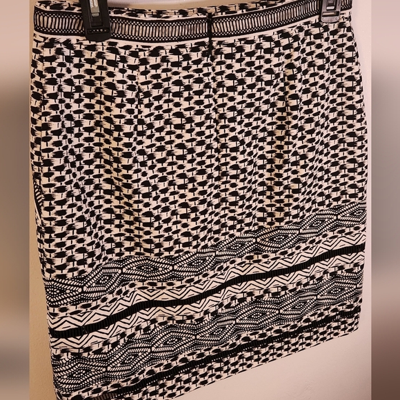 NWOT- White House Black Market Geometric/Tribal Print Pencil Skirt - Picture 5 of 8